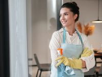 empregada doméstica que está de atestado